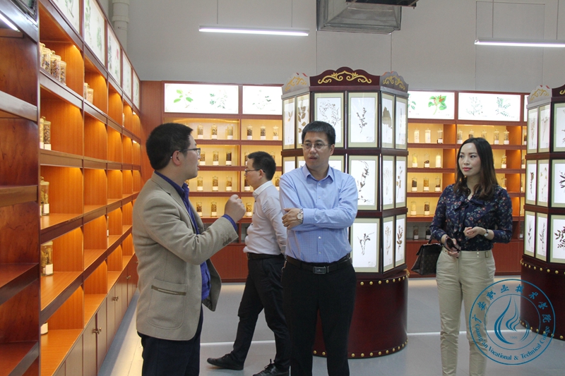 考察雅安职院生物制药实训基地